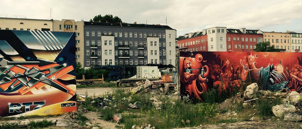 In der Lücke zwischen Oberbaumbrücke und Elsenbrücke ist heute kein Platz mehr für Graffiti – das Projekt „Wave“ ist im Bau.