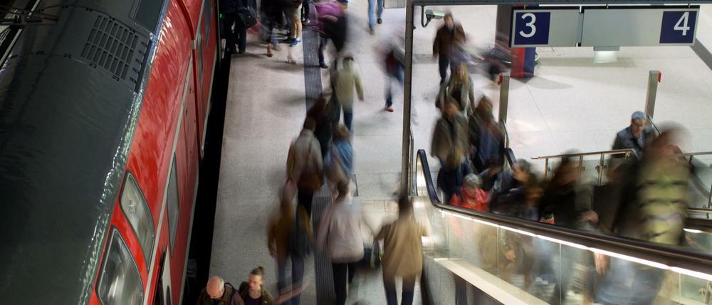 Immer mehr Menschen pendeln zwischen Berlin und Brandenburg.