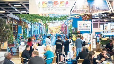 Viel zu sehen, viel zu besprechen. Der Israel-Stand auf der Internationalen Tourismusbörse. 