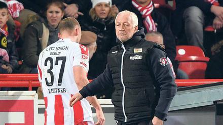 Sand im Getriebe. In Kaiserslautern setzte André Hofschneider seinen Abwehrchef Toni Leistner überraschend auf die Bank. Unions Trainer ist aufgrund seiner schwachen Bilanz nicht mehr unumstritten. 