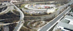Die Draufsicht. Das Dreieck mit dem Lkw-Rastplatz und der Avus (rechts). Foto: Imago/Pemax