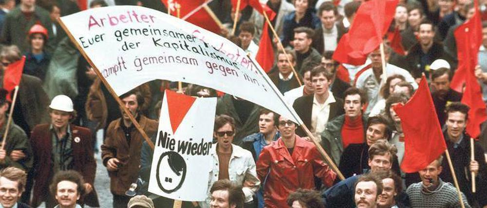 Euphorie des Aufbruchs. Studenten demonstrieren im Mai 1968 in Bonn gegen die Notstandsgesetze.