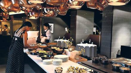 Das Restaurant "Cinco" im Hotel Stue mitten im Tiergarten bietet ein reichhaltiges Brunch.