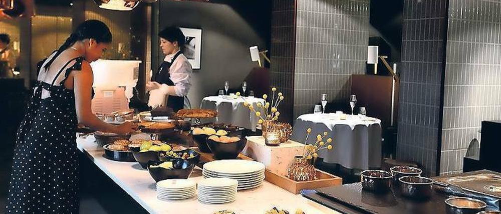 Das Restaurant "Cinco" im Hotel Stue mitten im Tiergarten bietet ein reichhaltiges Brunch.