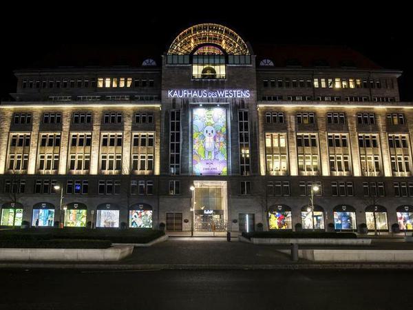 Die Kollektion Edition wird in der beeindruckenden Fenstergalerie des KaDeWe präsentiert. 
