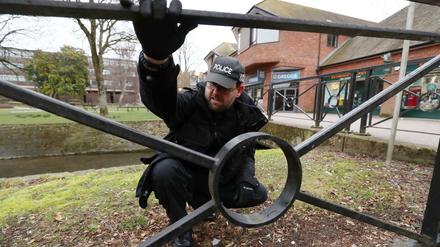 Die Polizei sucht nach weiteren Beweisen im Fall Skripal. 
