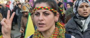 Hunderte Kurden demonstrierten bereits am Sonntag in Berlin gegen den Einsatz in Afrin. 