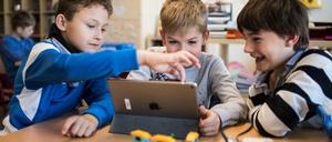 Schüler in Rheinland-Pfalz mit Tablet-Computer