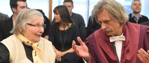 Klägerin Marlies Krämer im Bundesgerichtshof (BGH) zusammen mit ihrem Anwalt Wendt Nassall. 