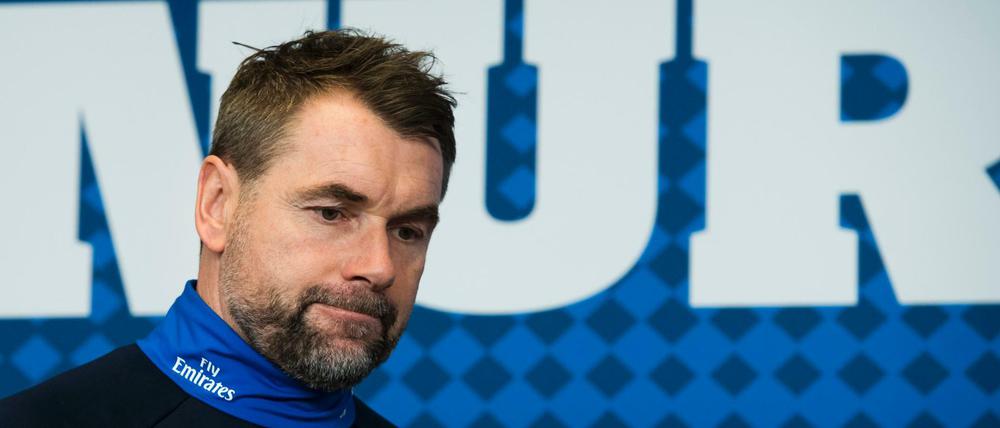 Das Aus nach sieben Spielen: Bernd Hollerbach ist in Hamburg - wie so viele Trainer - gescheitert.