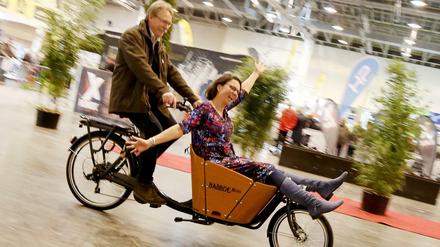 Ein Lastenfahrrad auf der Messe "Fahrrad Essen".