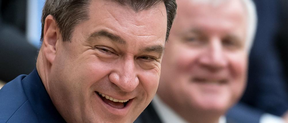 Markus Söder (l, CSU) und sein Vorgänger und Horst Seehofer (CSU)