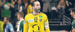 Silvio Heinevetter, 33, spielt seit 2009 für die Füchse Berlin. Der Nationaltorhüter tritt heute mit seinem Klub bei der SG Flensburg-Handewitt an (19 Uhr, live bei Sky). 