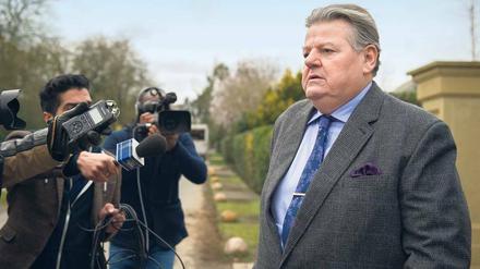 In Erklärungsnot: Die Serie „Ende einer Legende“ über den Fernsehkomiker Paul Finchley (Robbie Coltrane) aus dem Jahr 2016 nimmt vorweg, was mit dem Weinstein-Skandal und der MeToo-Debatte offenbar wurde: die sexistische Machokultur im Showgeschäft. 