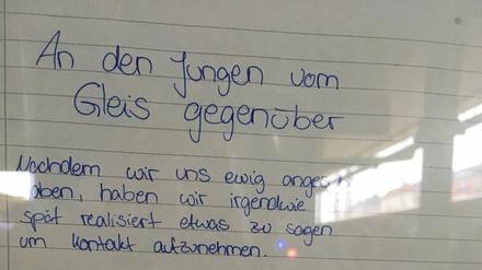 Junge, wo bist du? Wer sich angesprochen fühlt, sollte am Sonntag um 12 Uhr an der Bornholmer Straße erscheinen.