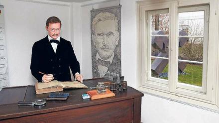 Eine lebensgroße Puppe von Friedrich Wilhelm Raiffeisen. Am 30. März wäre er 200 Jahre alt geworden. 