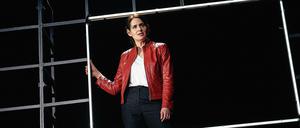 Stephanie Eidt in Dennis Kellys ""Girls and Boys" am BE.