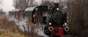 2008 befuhr die historische Dampflok "Ampflwang" die Strecke der Heidekrautbahn am ehemaligen Bahnhof Blankenfelde.
