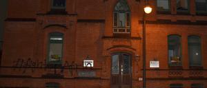 An die Fassade des Gebäudes des CDU-Kreisverbandes schrieben die Täter in schwarzer Farbe "fight 4 Afrin".