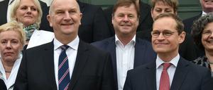 Dietmar Woidke (links, SPD) und Michael Müller (rechts, SPD) vor der gemeinsamen Kabinettssitzung.