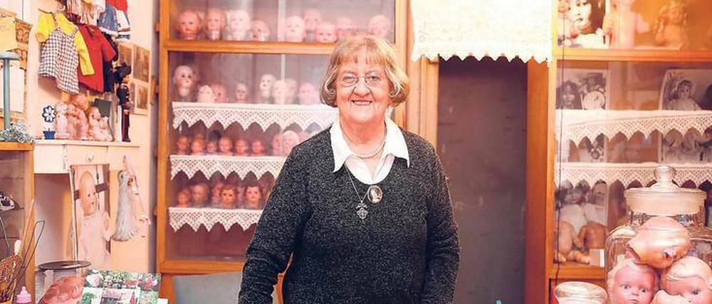 Brigitta Polinna verarztet ihre leblosen Patienten seit 37 Jahren.