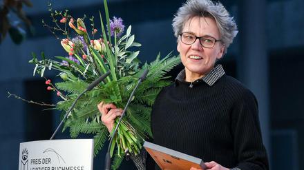 Esther Kinsky hat den Preis der Leipziger Buchmesse in der Kategorie Belletristik gewonnen.