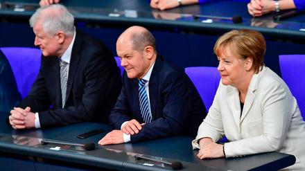 Erste Reihe Regierungsbank: Kanzlerin Angela Merkel neben Finanzminister Olaf Scholz und Innenminister Horst Seehofer