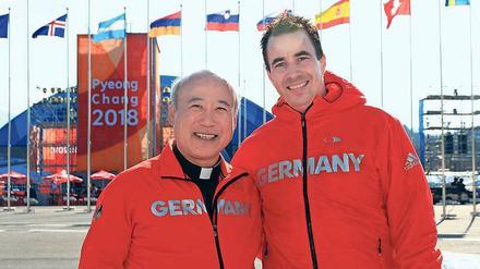 Der Jesuitenpater Yonghae Kim, 58, und der evangelische Pfarrer Christian Bode, 40, sind das Seelsorger-Duo für die deutsche paralympische Mannschaft.