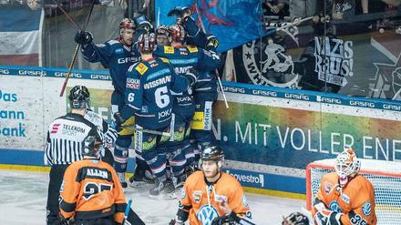 Grund zur Freude. Die Eisbären sind gut in die Play-offs gestartet.
