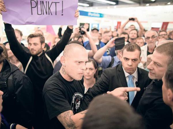 Tumulte auf der Frankfurter Buchmesse im Herbst 2017 (rechts Götz Kubitschek).