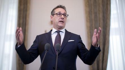 Heinz-Christian Strache, FPÖ-Chef und Vizekanzler in Österreichs Regierung, entschuldigt sich bei ORF-Moderator Armin Wolf.