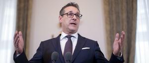 Heinz-Christian Strache, FPÖ-Chef und Vizekanzler in Österreichs Regierung, entschuldigt sich bei ORF-Moderator Armin Wolf.