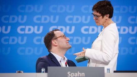 Jens Spahn und Annegret Kramp-Karrenbauer während des CDU-Parteitages in Berlin Ende Februar. 