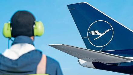Blau statt gelb ist das neue Logo der Lufthansa. Tiefschwarz sind die Zahlen des europäischen Marktführers. 
