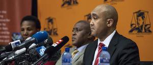 Südafrikas oberster Staatsanwalt Shaun Abrahams verkündet die Anklage gegen den ehemaligen Präsidenten Jacob Zuma.