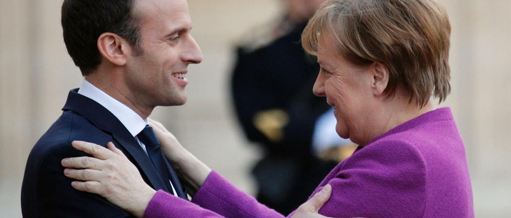 Frankreichs Präsident Emmanuel Macron und Kanzlerin Angela Merkel am Freitag in Paris.