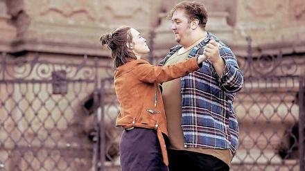 Buddies. Charlie (Victoria Schulz) und Gerry (Daniel Zillmann).