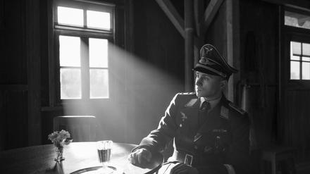 Deserteur Herold (Max Hubacher) errichtet in den „Bloodlands“ des Krieges ein brutales Regime.