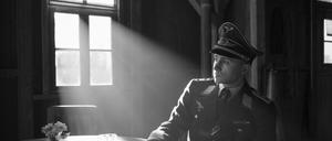 Deserteur Herold (Max Hubacher) errichtet in den „Bloodlands“ des Krieges ein brutales Regime.