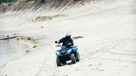 „Sind Sie schon mal Motorrad gefahren?“, fragt der Guide bei der Einweisung. „Vergessen Sie alles!“