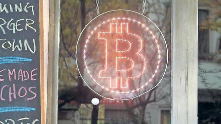 Burger gegen Bitcoin. Mit der Kryptowährung kann man theoretisch auch zahlen wie hier in Kreuzberg. 