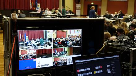 Bildschirm mit BVV-Livestream aus Berlin-Lichtenberg.