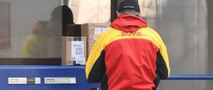 Manche Paketboten werfen lieber Abholkarten in die Briefkästen.