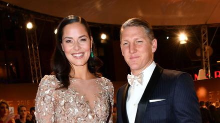 Glückliche Eltern: Fußballspieler Bastian Schweinsteiger und seine Frau Ana Ivanovic (Archivbild vom 19.03.2018) 