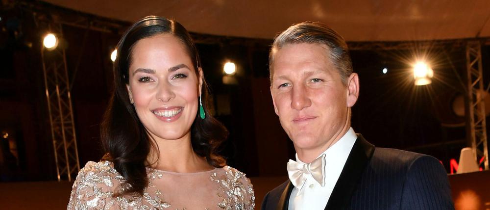 Glückliche Eltern: Fußballspieler Bastian Schweinsteiger und seine Frau Ana Ivanovic (Archivbild vom 19.03.2018)