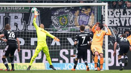 Dreimal musste Yann Sommer hinter sich greifen, doch Gladbach zeigte gute Moral.