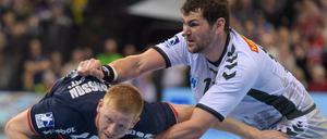 Meistens einen halben Schritt zu spät. Jakov Gojun und die Füchse Berlin waren chancenlos gegen Jim Gottfridsson und seine Flensburger. 