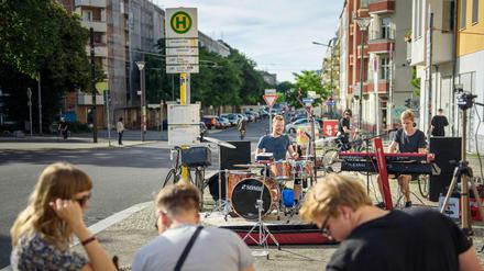 Die Bushaltestelle wird zur Bühne, hier im Rahmen der Fete de la Musique im Juni 2017. 
