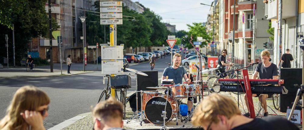 Die Bushaltestelle wird zur Bühne, hier im Rahmen der Fete de la Musique im Juni 2017.