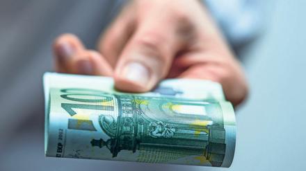 Ein Berliner Polizist soll gegen Geld Hinweise auf Razzien gegeben haben.